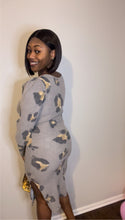Load image into Gallery viewer, Diana&#39; Midi Dress
